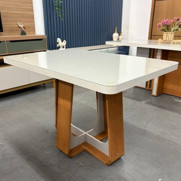 Mesa Sintonia (Tampo Maxi) 120 Amêndoa Clean/Off White + 4 Cadeiras Priscila Veludo Marrom 1015 – LOPAS + AVALON DECOR - Imagem 3